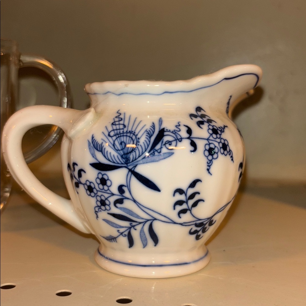 NWOB Vintage Blue Danube Japan blue and white creamer